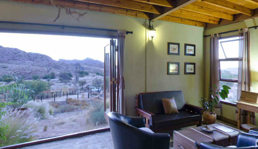 Klein-Aus Vista Desert Horse Inn מראה חיצוני תמונה